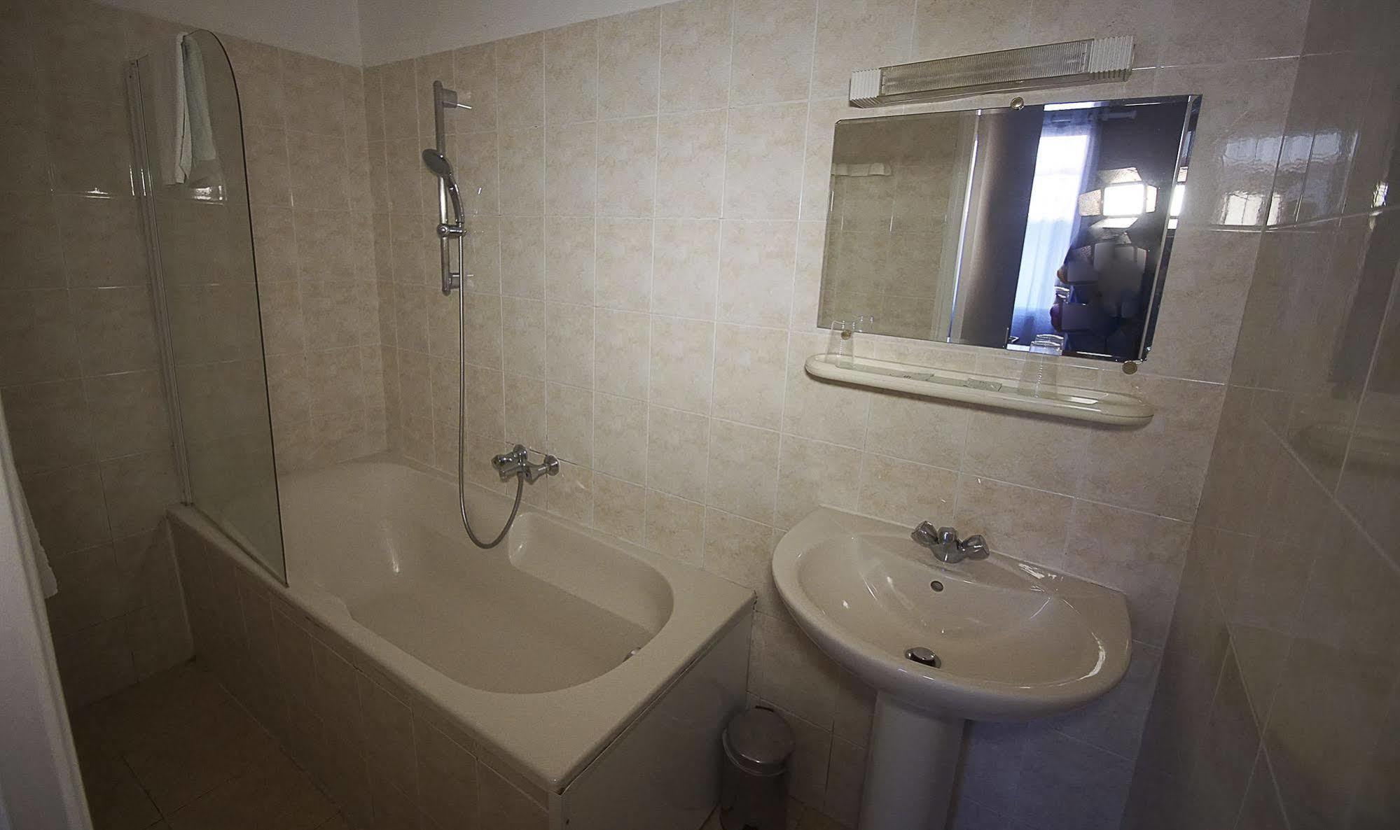 קאן סור מר Hotel Le Derby מראה חיצוני תמונה
